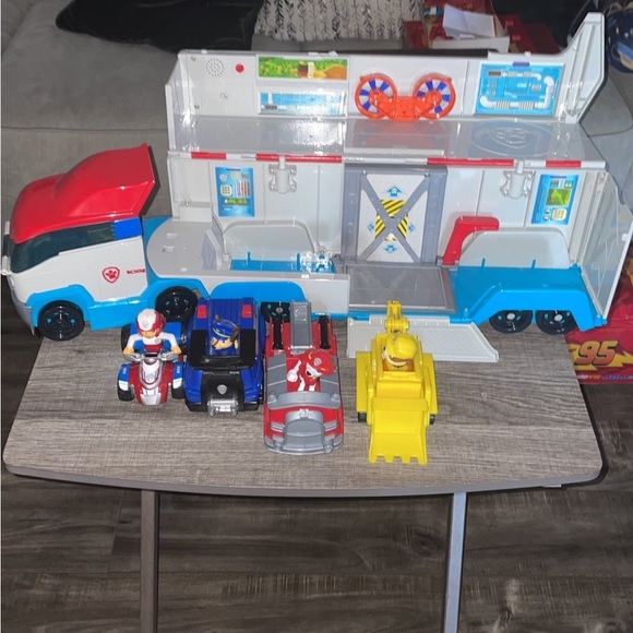 COPY - Paw Patroler and 4 Figures with Vehicles - Picture 2 of 6